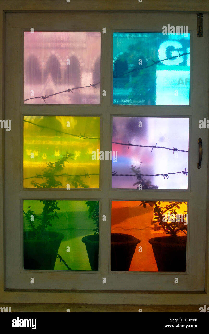 Buntes Glasfenster, Kala Ghoda, Kunstfestival, Bombay, Mumbai, Maharashtra, Indien Stockfoto