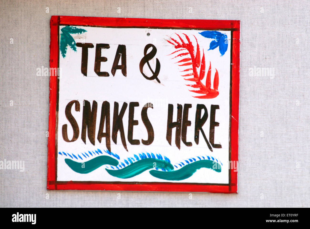Komisch, seltsam, ungewöhnlich, humorvoll, Schreibfehler, Schild an der Tafel in Indien Stockfoto