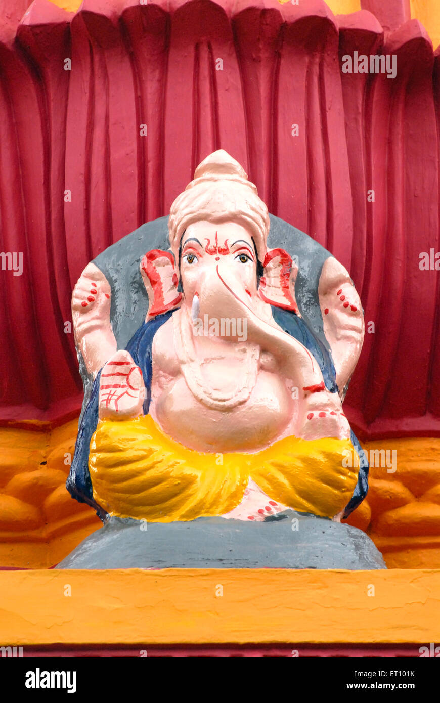 Bunte Idol von Lord Ganesha Ganpati in Maruti Tempel; Pune; Maharashtra; Indien Stockfoto