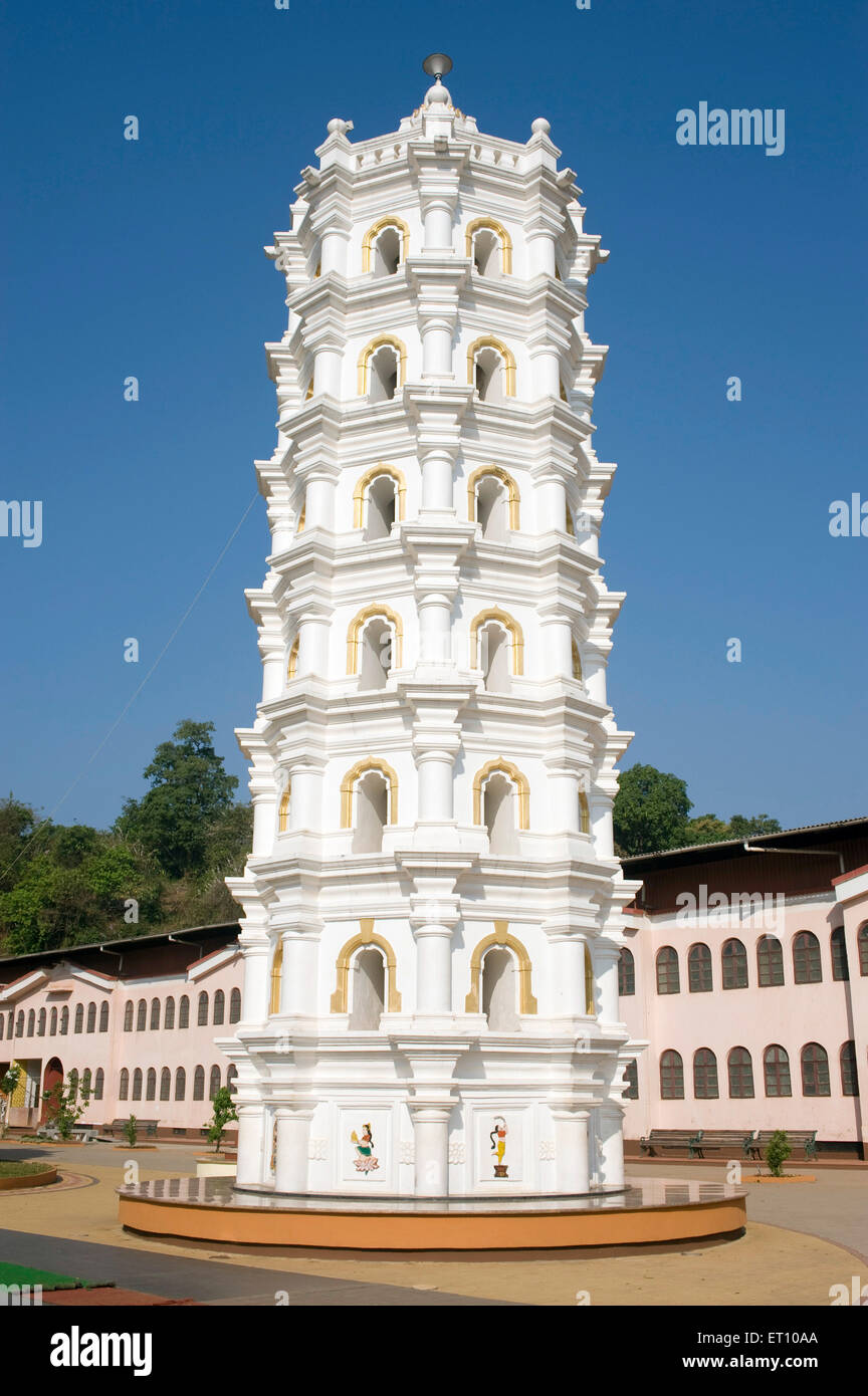Leuchte Turm am Shri Mangesh Tempel in Priol; Ponda; Goa; Indien Stockfoto