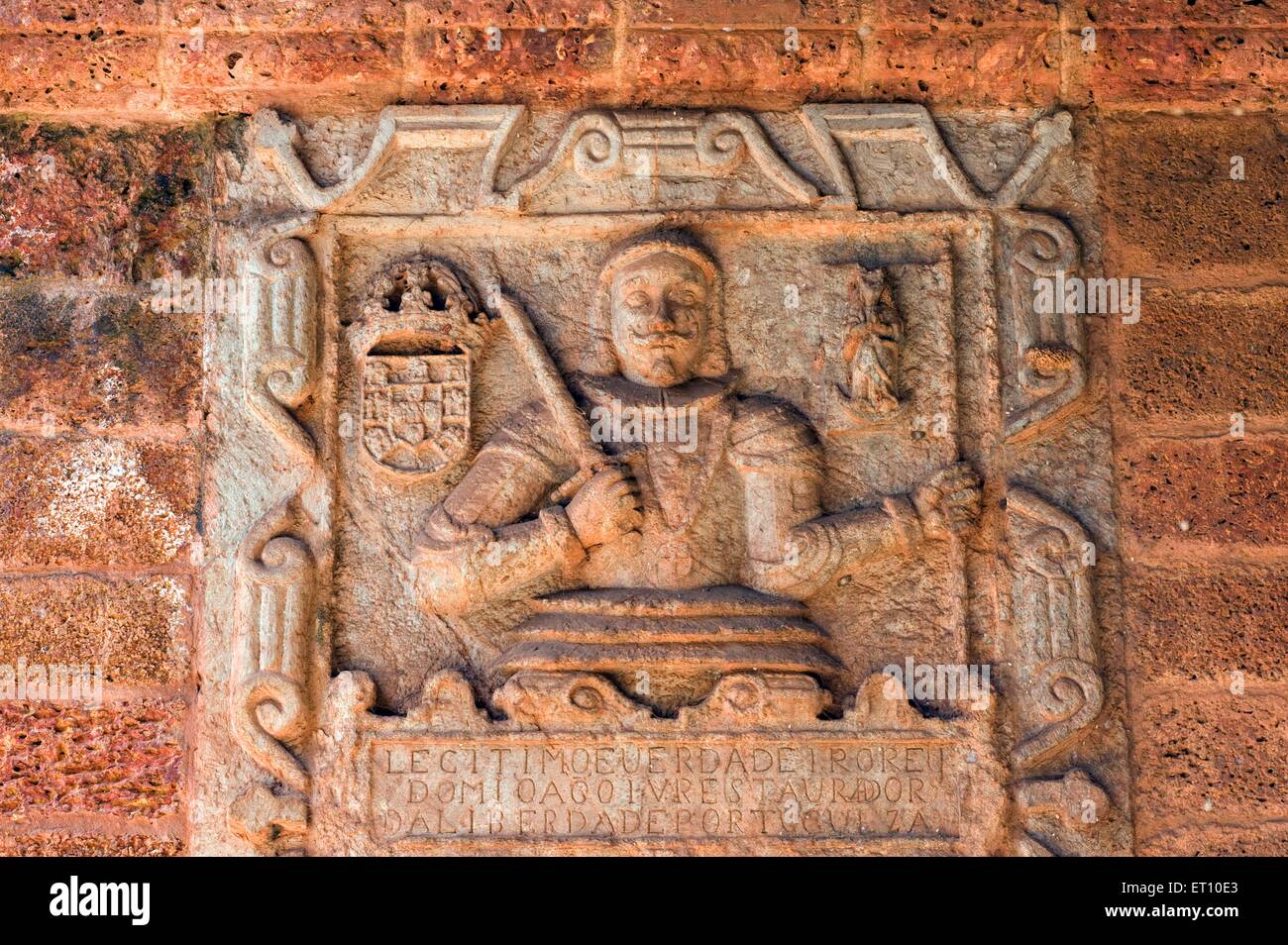 Stein geschnitzte menschliche Figur auf dem Vizekönig Bogen am Velha; Goa; Indien Stockfoto