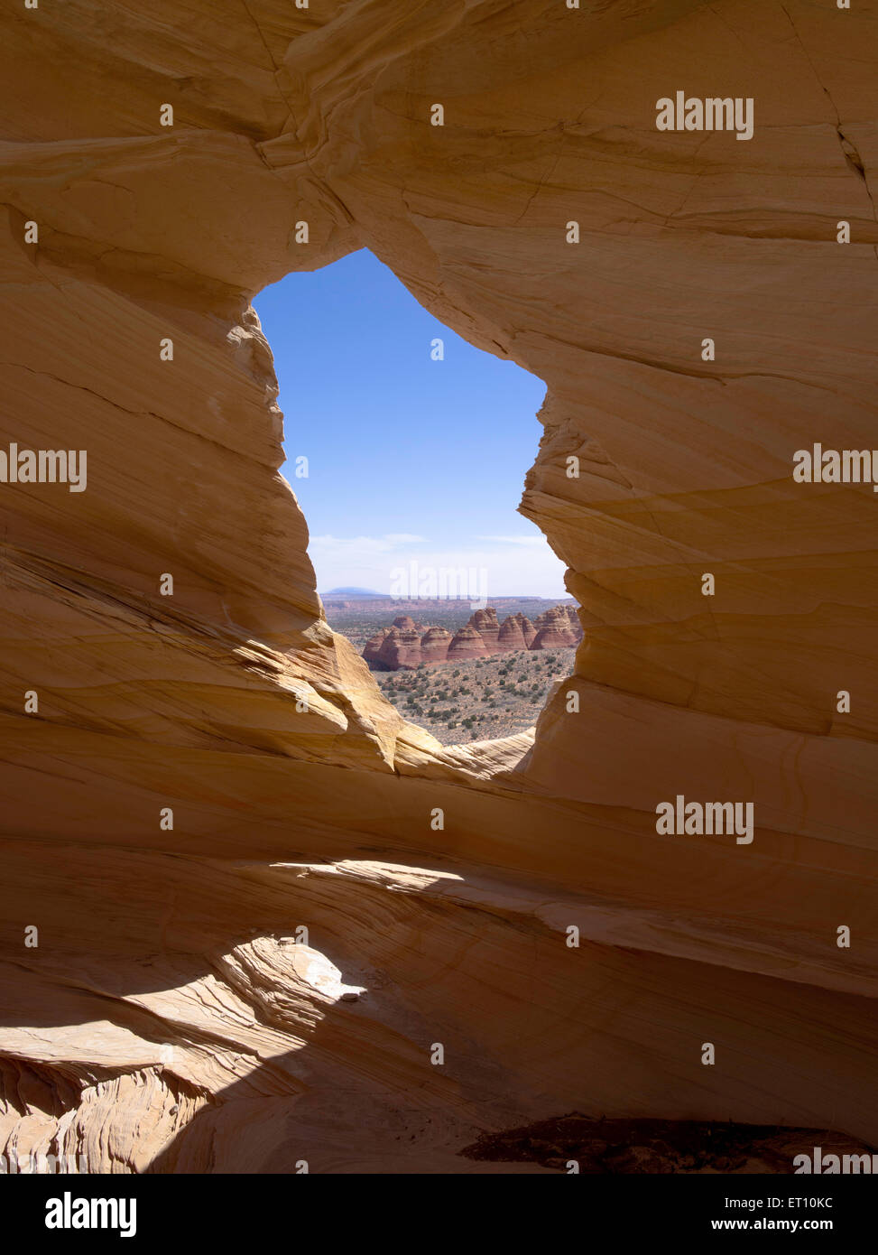 Sandstein-Fenster in der Nähe von Melody Arch, in der Nähe von North Coyote Buttes Bereich bekannt als "The Wave", Vermillion Cliffs National M Stockfoto