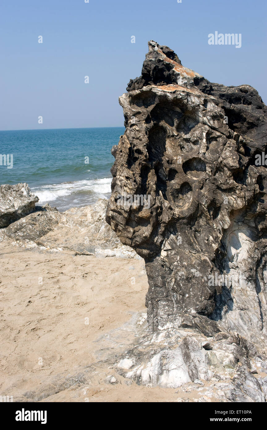 Felsen in Vagator Beach; Goa; Indien Stockfoto