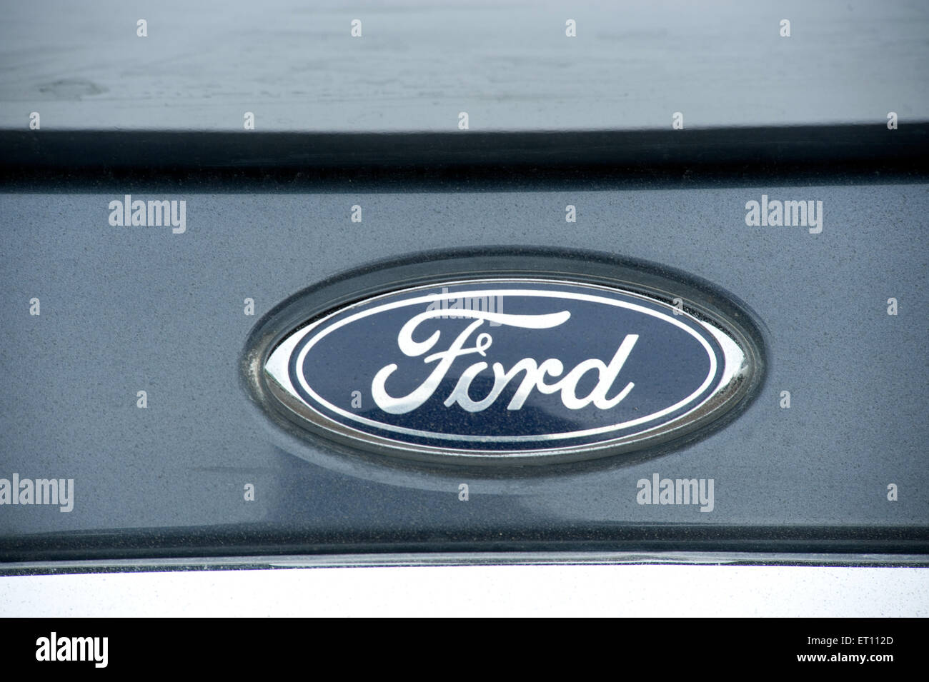 Ford Emblem Logo Auto Firma Bombay Mumbai Maharashtra Indien Asien Stockfoto