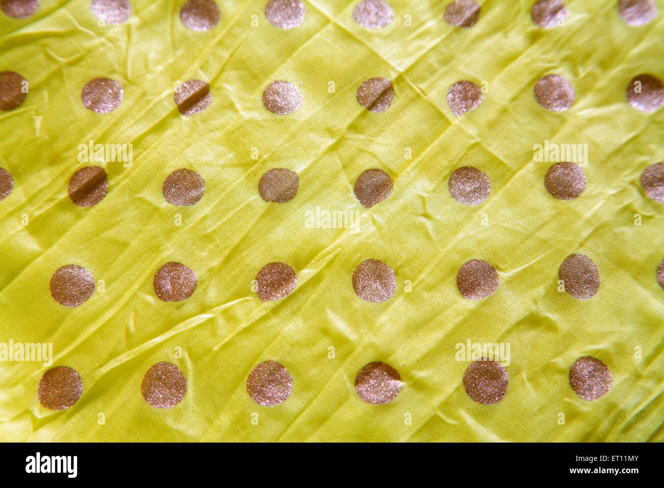 Sari aus Baumwollstoff mit goldenen Punkten Stockfoto