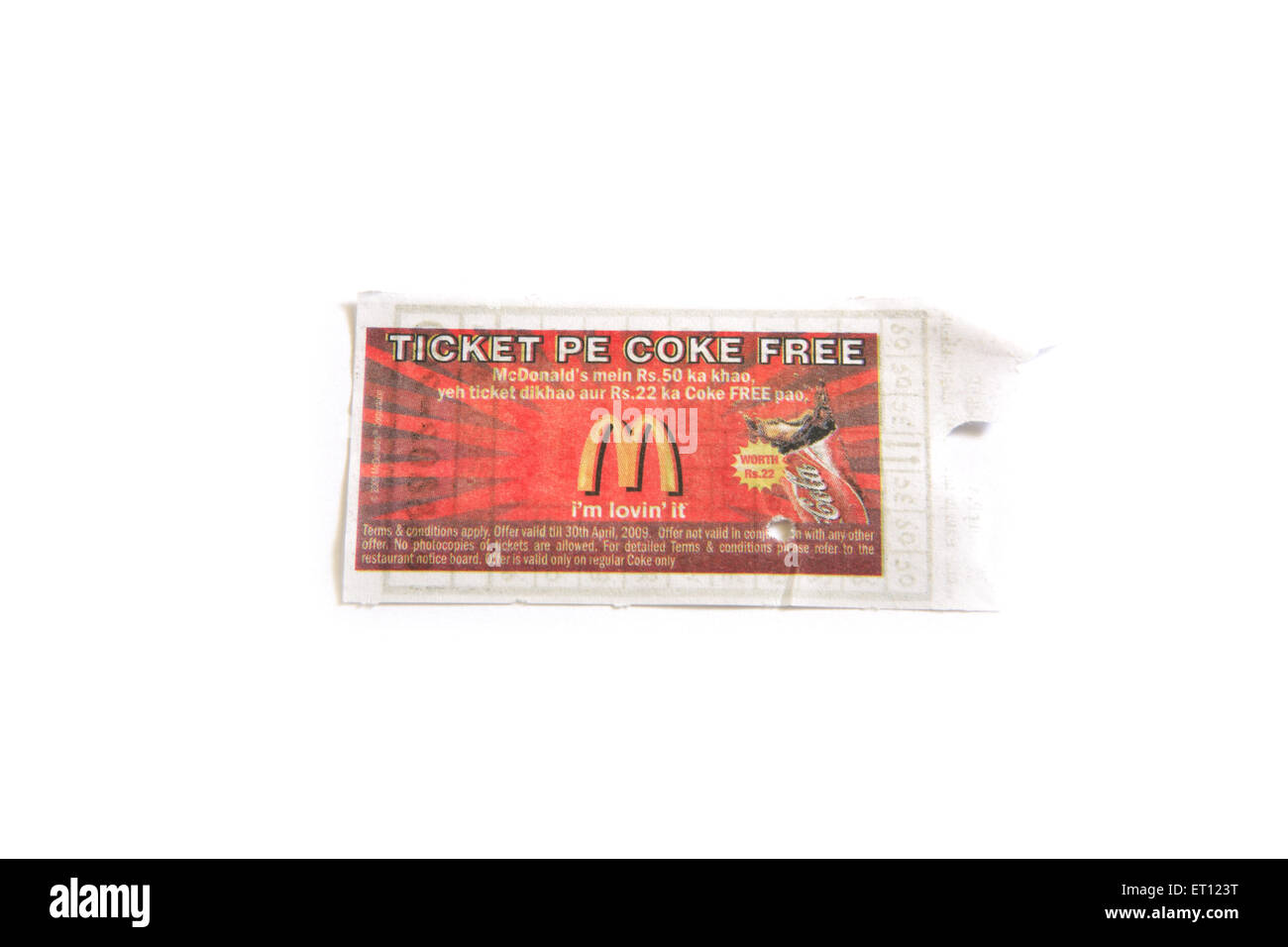 McDonald-Angebot auf dem besten Busticket gedruckt, kostenloses Cola, Bombay, Mumbai, Maharashtra, Indien Stockfoto