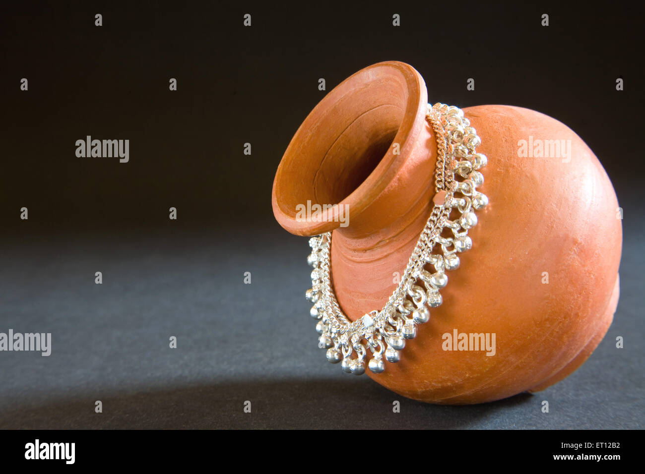 Silberne Fusskettchen Stockfotos Und Bilder Kaufen Alamy
