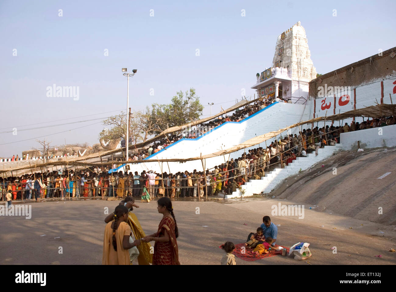 Shiva Tempel Schlange, Mahashivaratri Festival; Keesaragutta Tempel; Hyderabad; Andhra Pradesh; Telengana; Indien Stockfoto