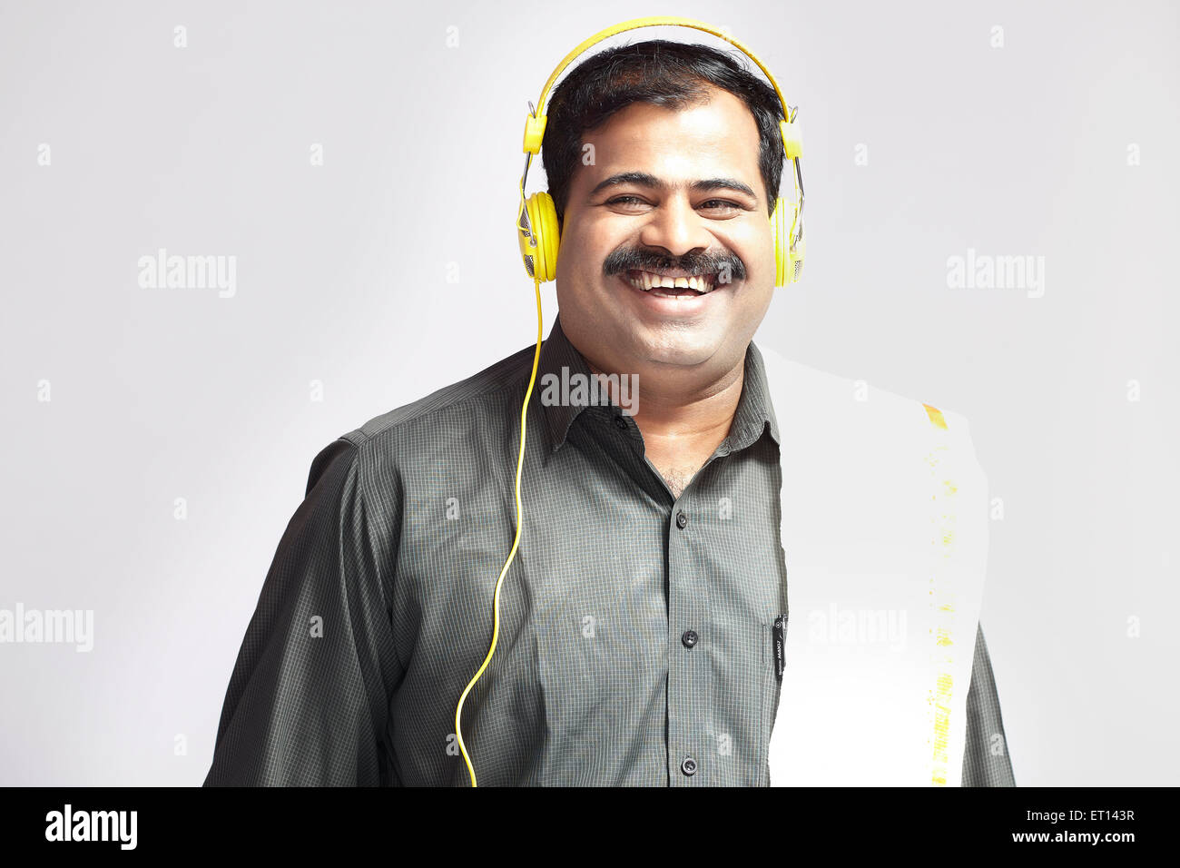 South Indian Mann hören Musik Indien Asien Herr #790E Stockfoto