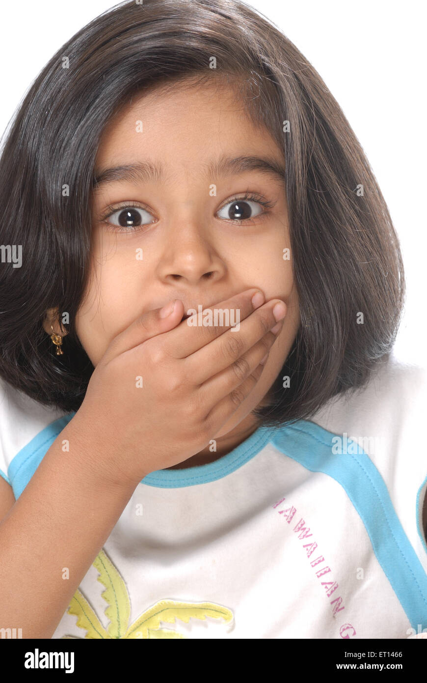 Junges Mädchen gehalten Hand auf Mund Herr # 719 Stockfoto