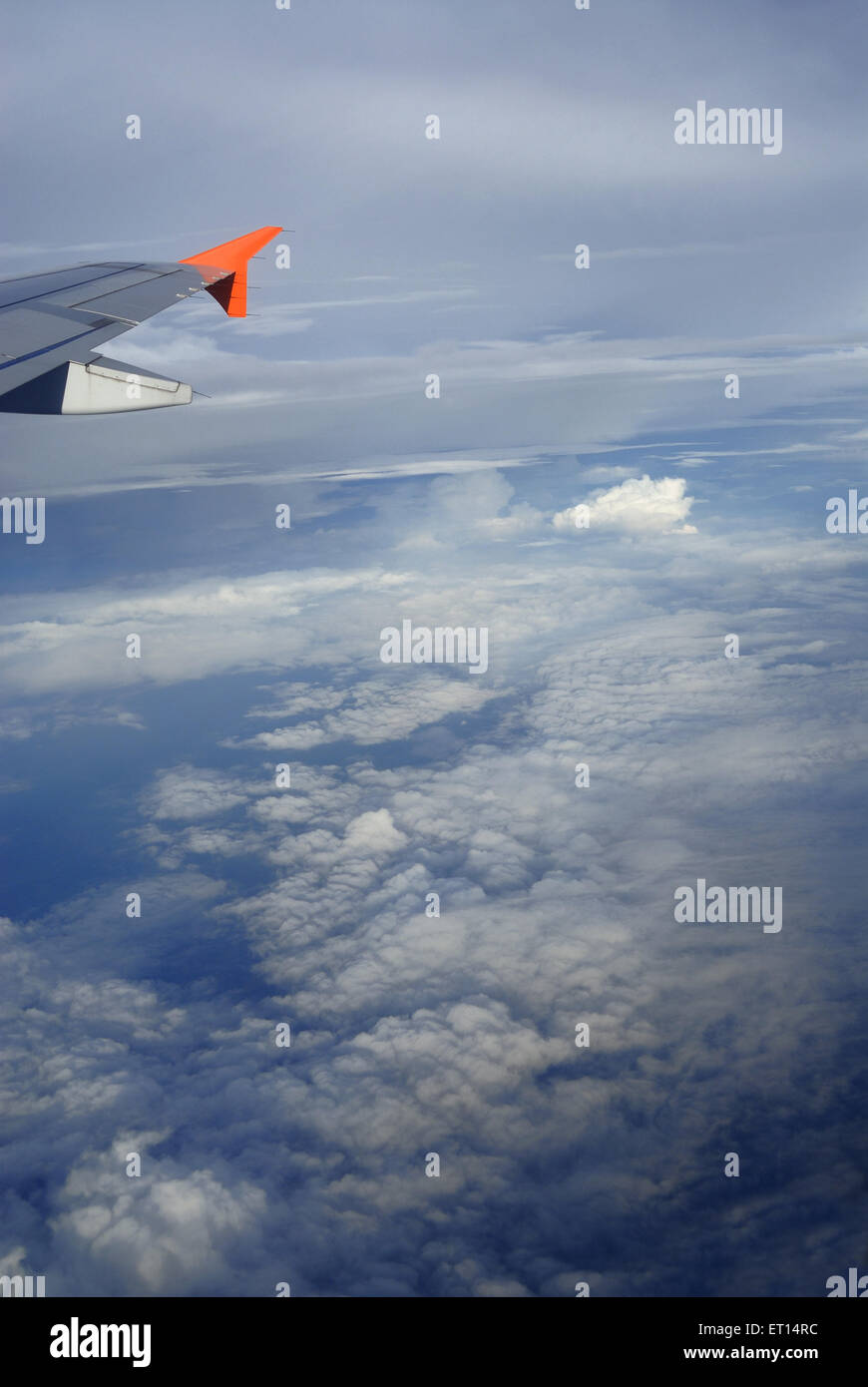 Luftaufnahme von Wolken und Flugzeuge Flügel Stockfoto