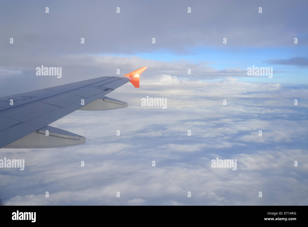 Luftaufnahme von Wolken und Flugzeuge Flügel Stockfoto