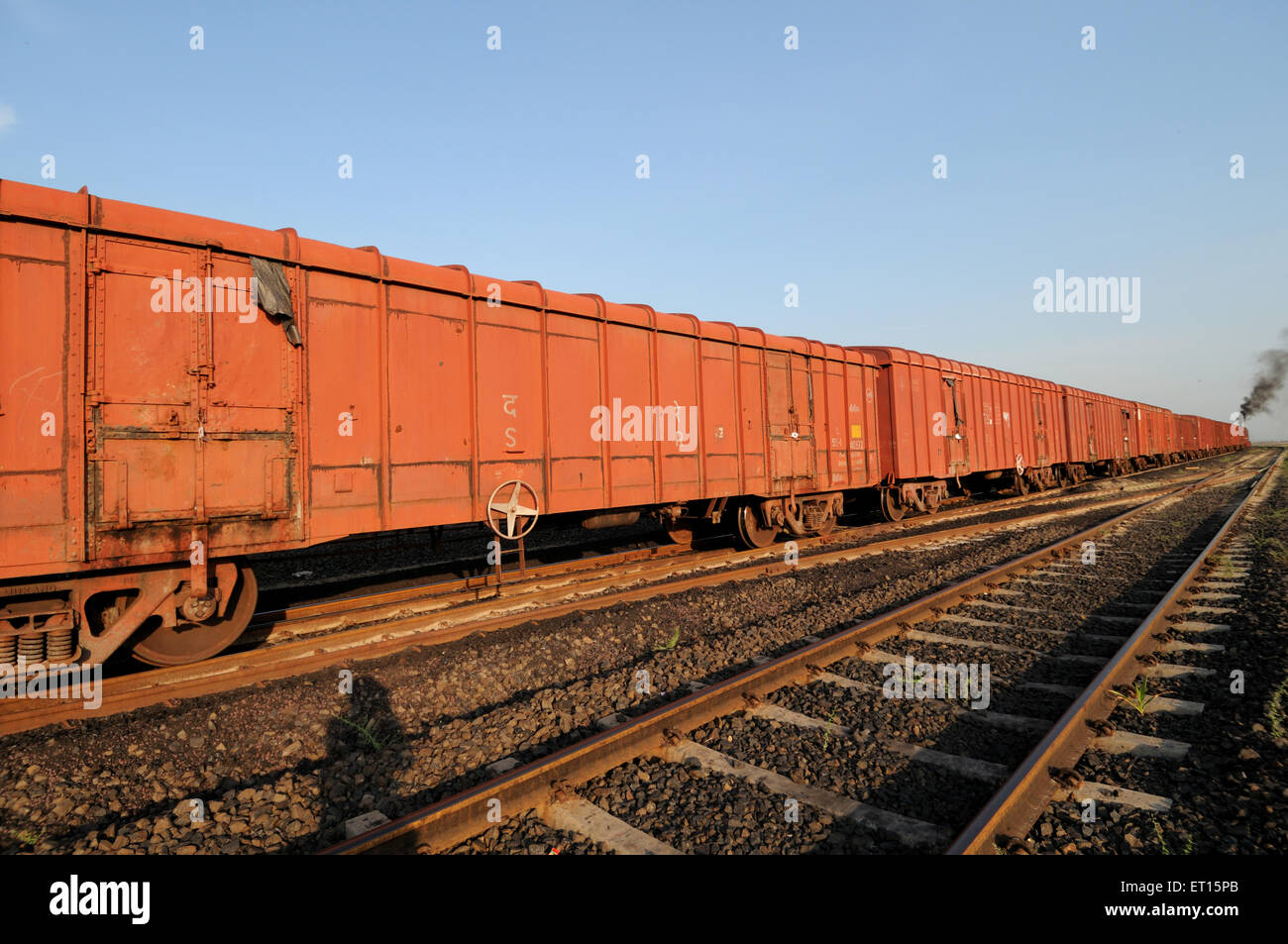 Güterzug, Kraftwerk, Adani Power, Mundra, Kutch, Gujarat, Indien Stockfoto