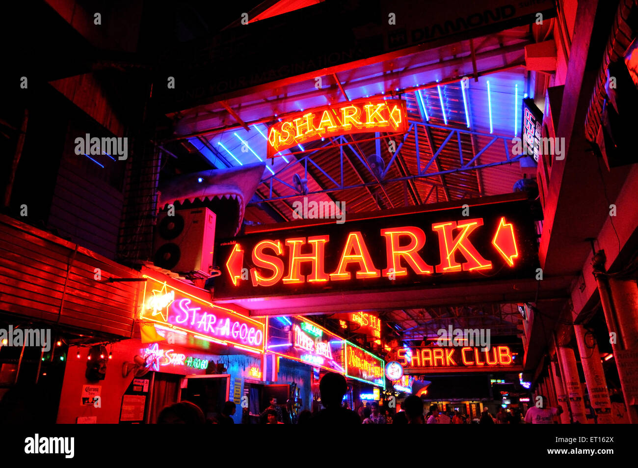 Neon-Zeichen von Nachtclubs, Walking Street, Unterhaltung und Rotlichtviertel, Pattaya, Thailand, Asien Stockfoto