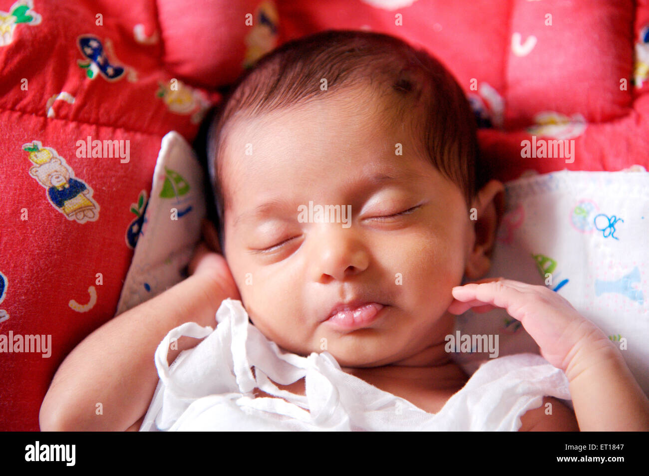 Baby schläft mit geschlossenen Augen Lippen verzog HERR #736 LA Stockfoto