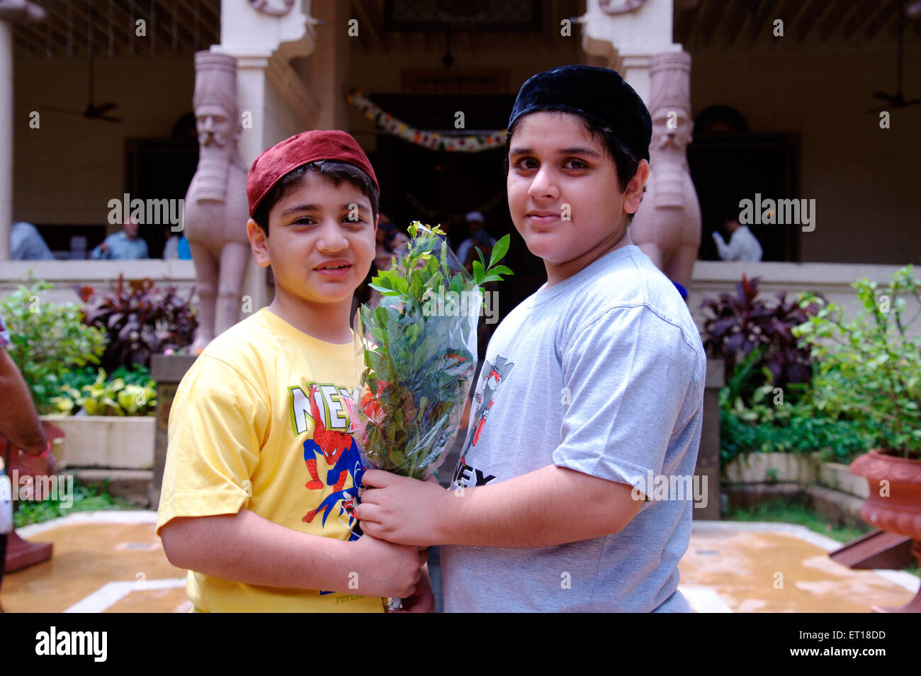 Indischen Jungen vor Parsi Weissagung Herr #784N Herr #784O Stockfoto