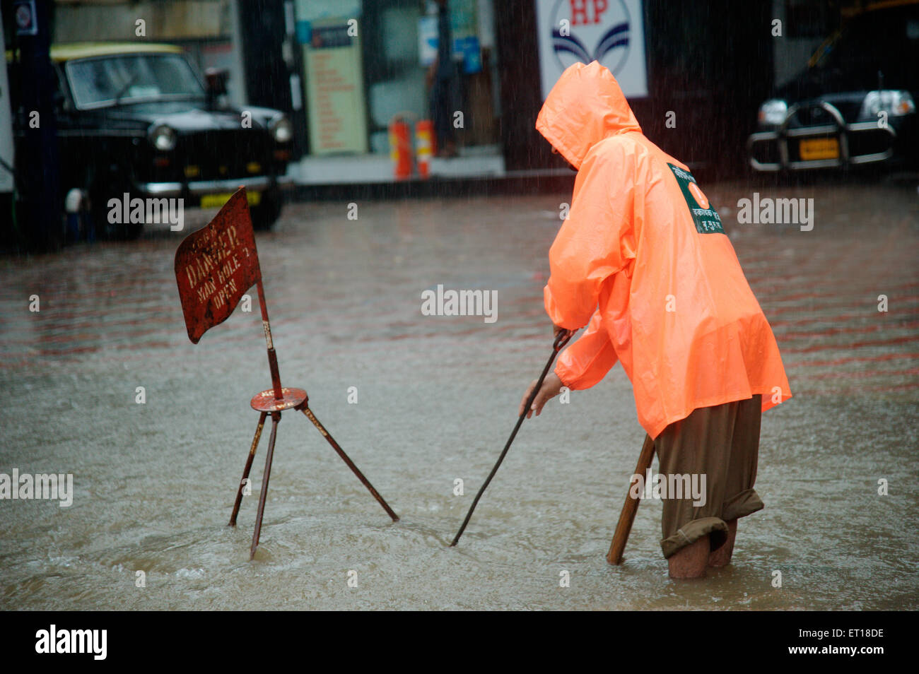 Flut Road Clearing BMC Arbeiter Mumbai Maharashtra Indien Asien 2011 Stockfoto