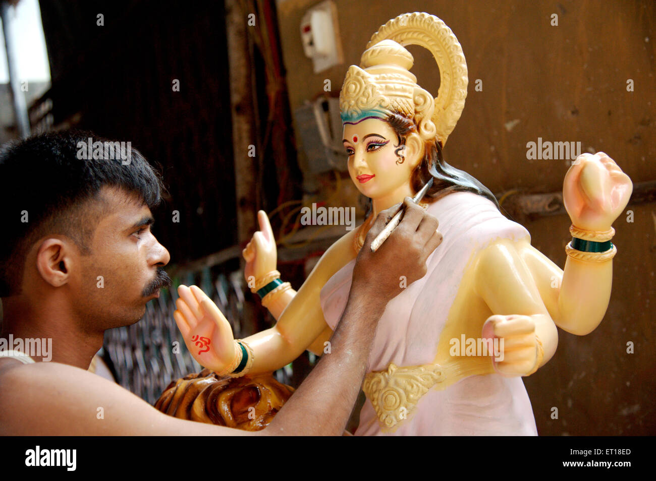 Göttin Durga Idol, Malerei in der Werkstatt Mumbai Maharashtra Indien Herr #784 S Stockfoto