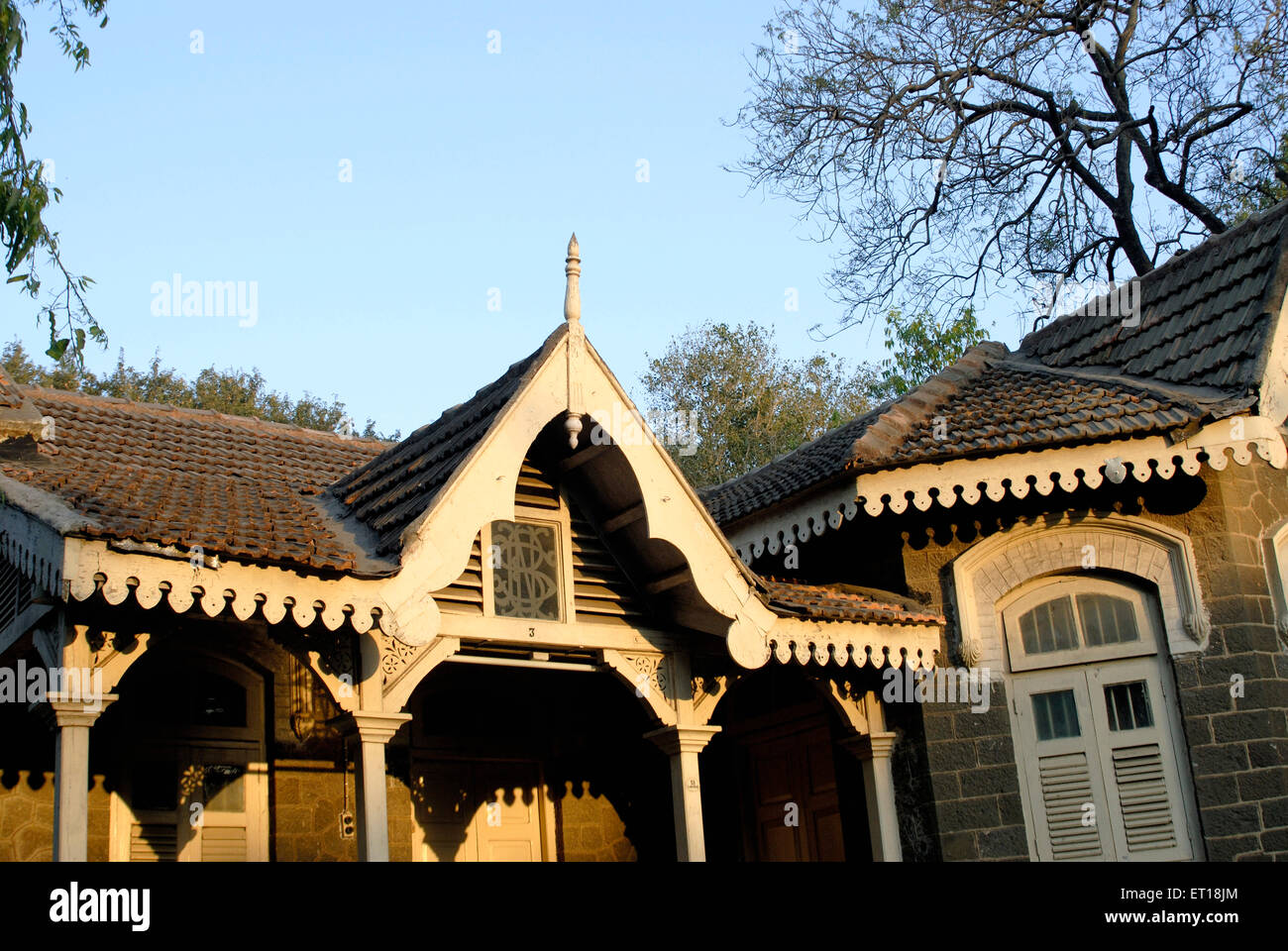 Altes Holzhaus, Deolali, Devlali, Maharashtra, Indien Stockfoto