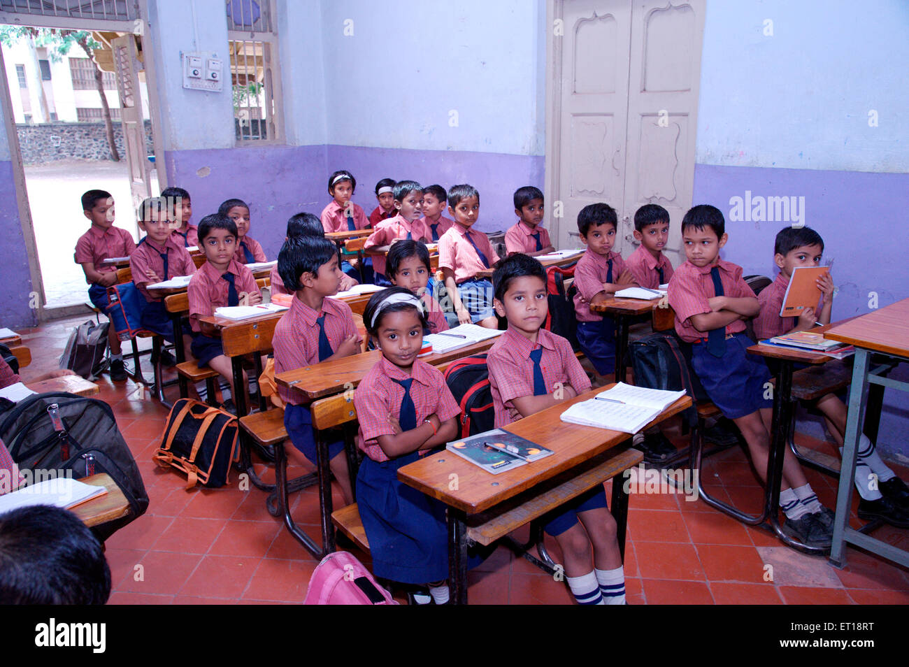 Indische Schüler in der Schule Deolali Nasik Maharashtra Indien Asien Stockfoto