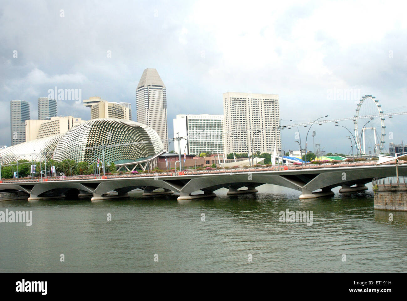 Marina Square Esplanade Arts Centre und Flyer; Singapur Stockfoto