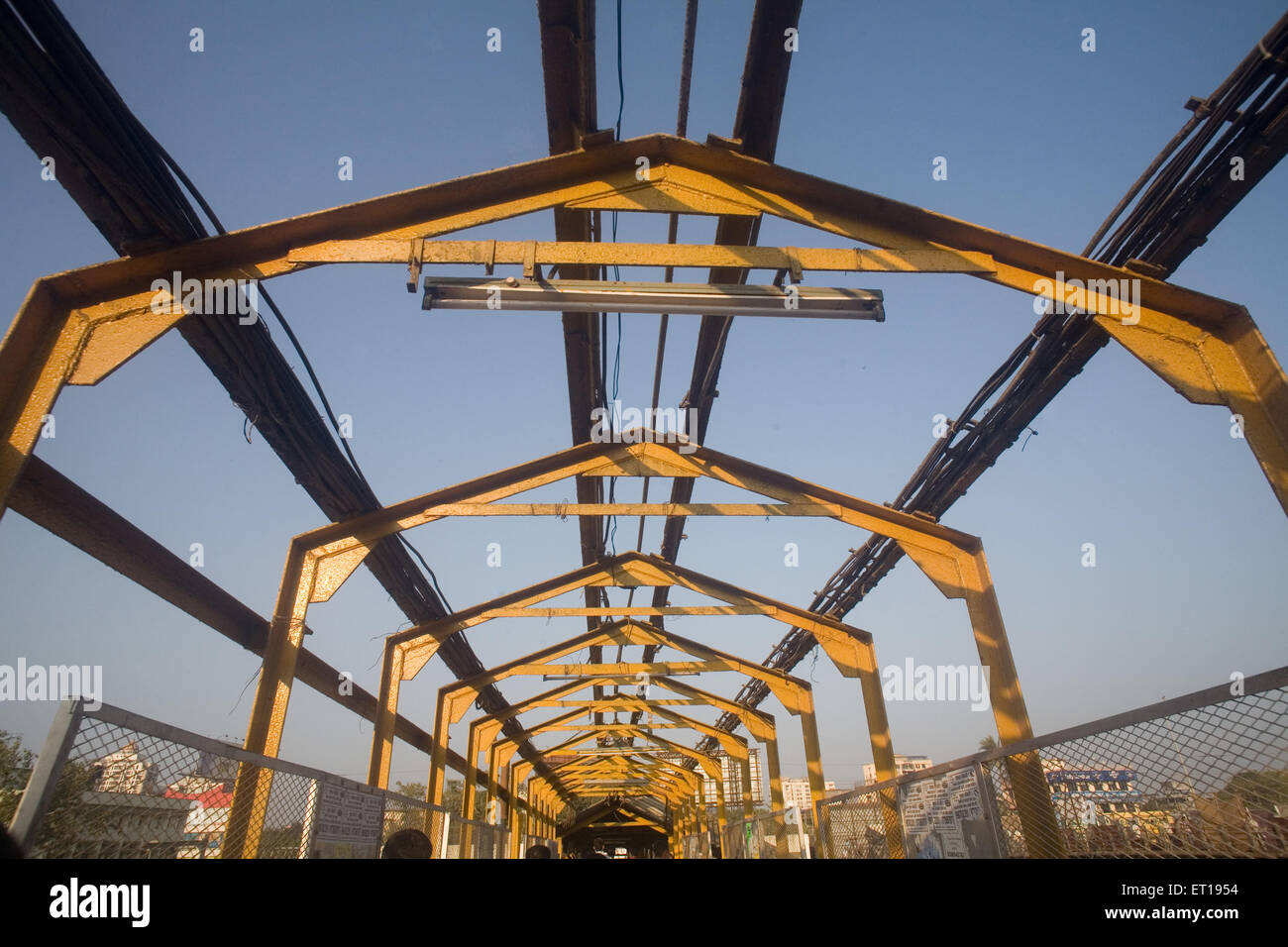 Stahlkonstruktion unter Bau Brücke ; Borivali ; Bombay ; Mumbai ; Maharashtra ; Indien Stockfoto
