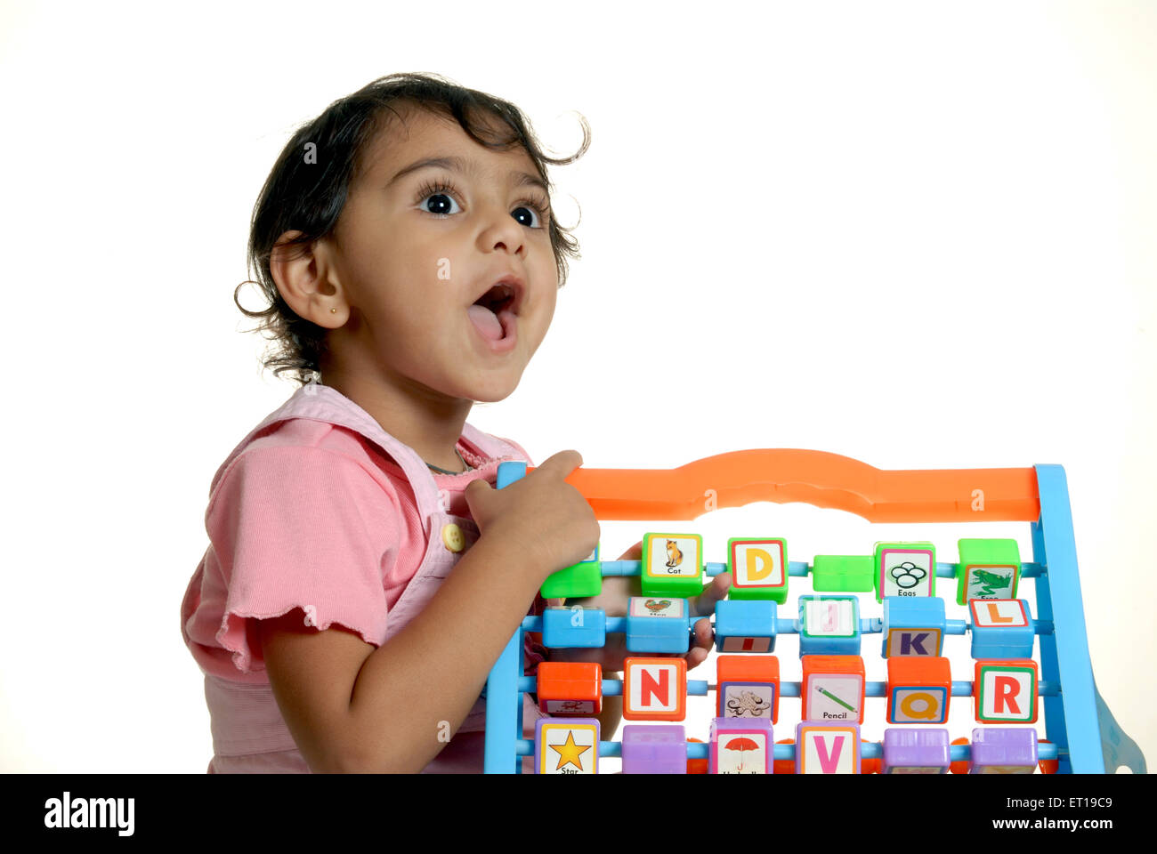 Kinder lernen englisches Alphabet Abc - Model Release # 736 L Stockfoto