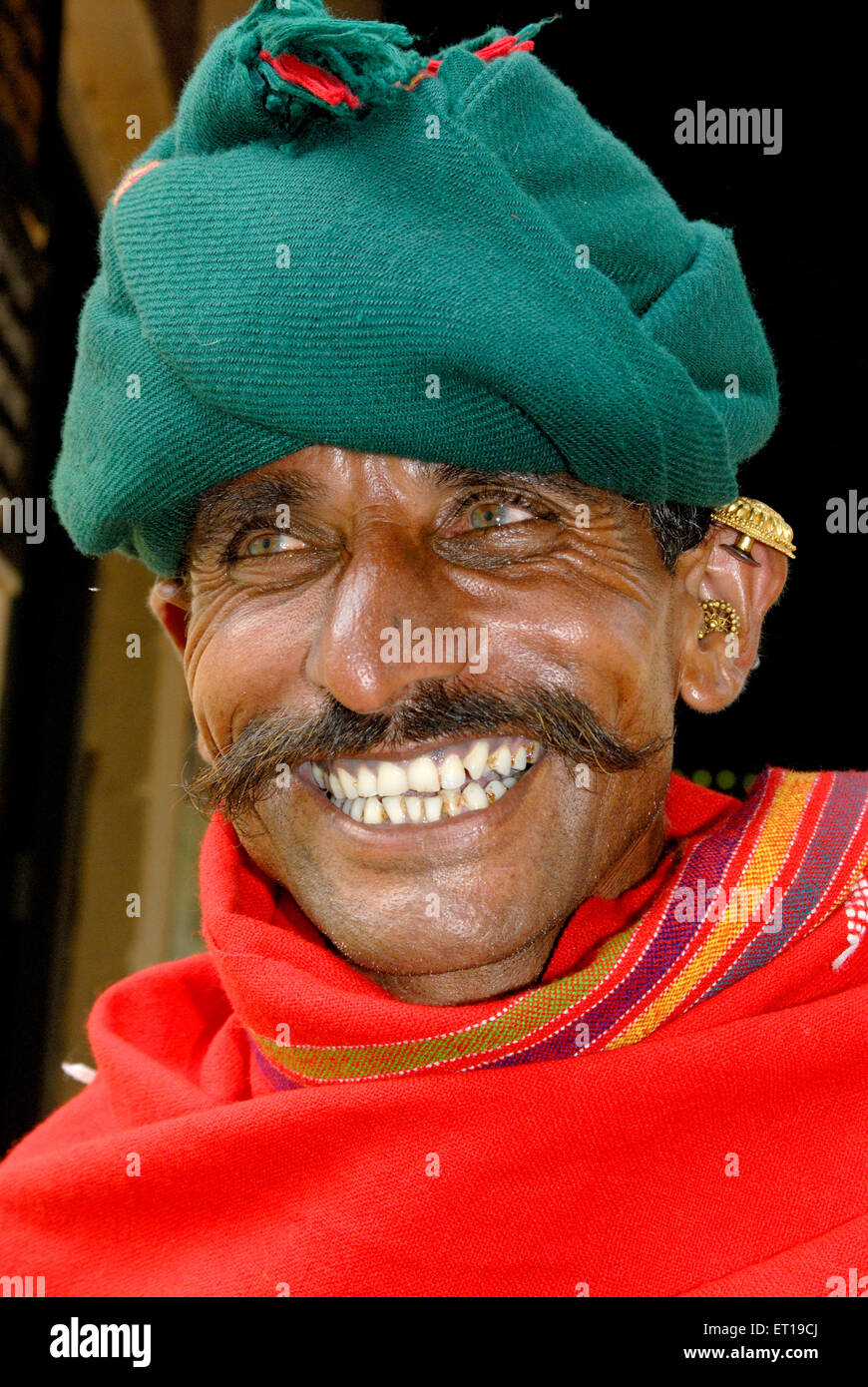Inder, roter Schal, grünen Turban, großen Schnurrbart, Lachen, Sie, Indien - HERR Nr. 781 T Stockfoto