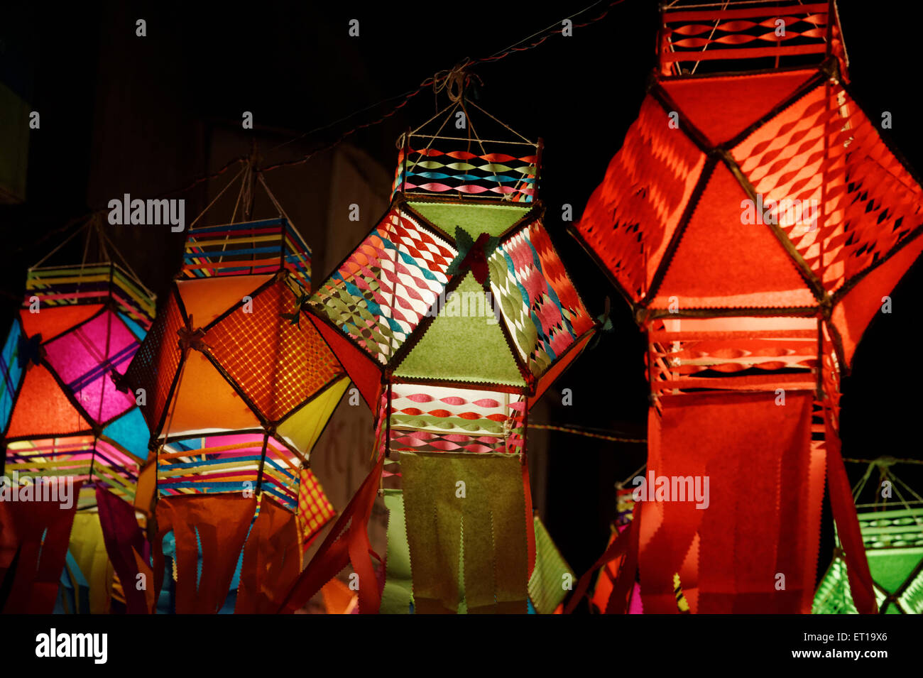 Laternen hängen für Verkauf Diwali-fest Stockfoto