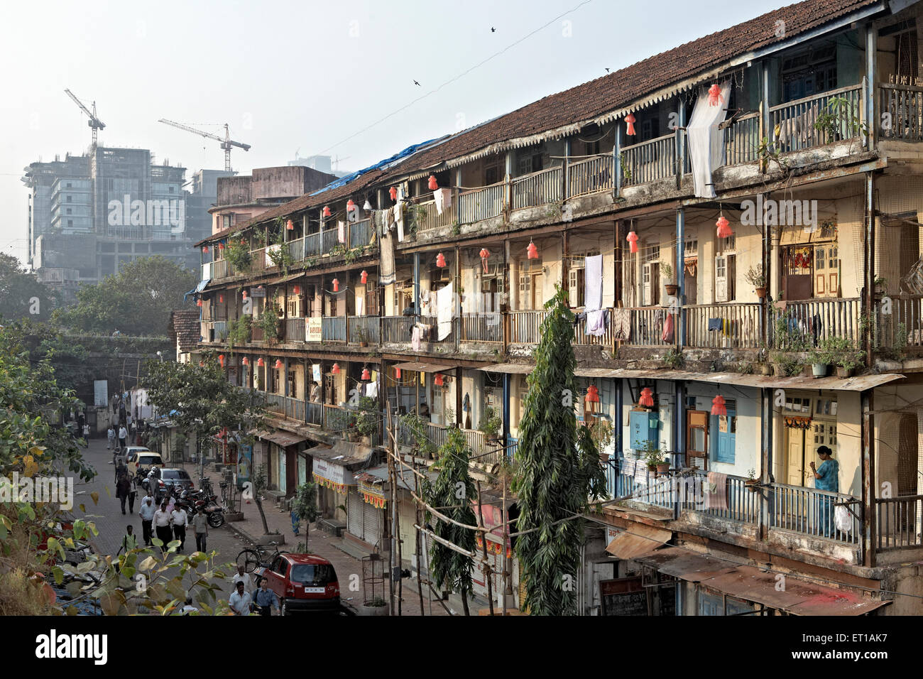 Chawl dekoriert mit Papierlaternen, Diwali Festival, Bombay, Mumbai, Maharashtra, Indien, Asien, Asien, Indien Stockfoto