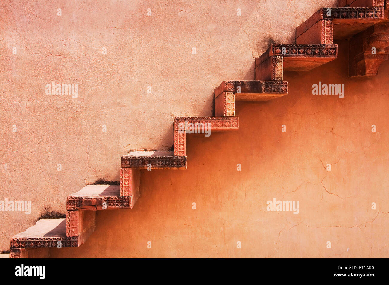 Rote Stein geschnitzt Leitern an der Wand; Fatehpur Sikiri; Uttar Pradesh; Indien Stockfoto