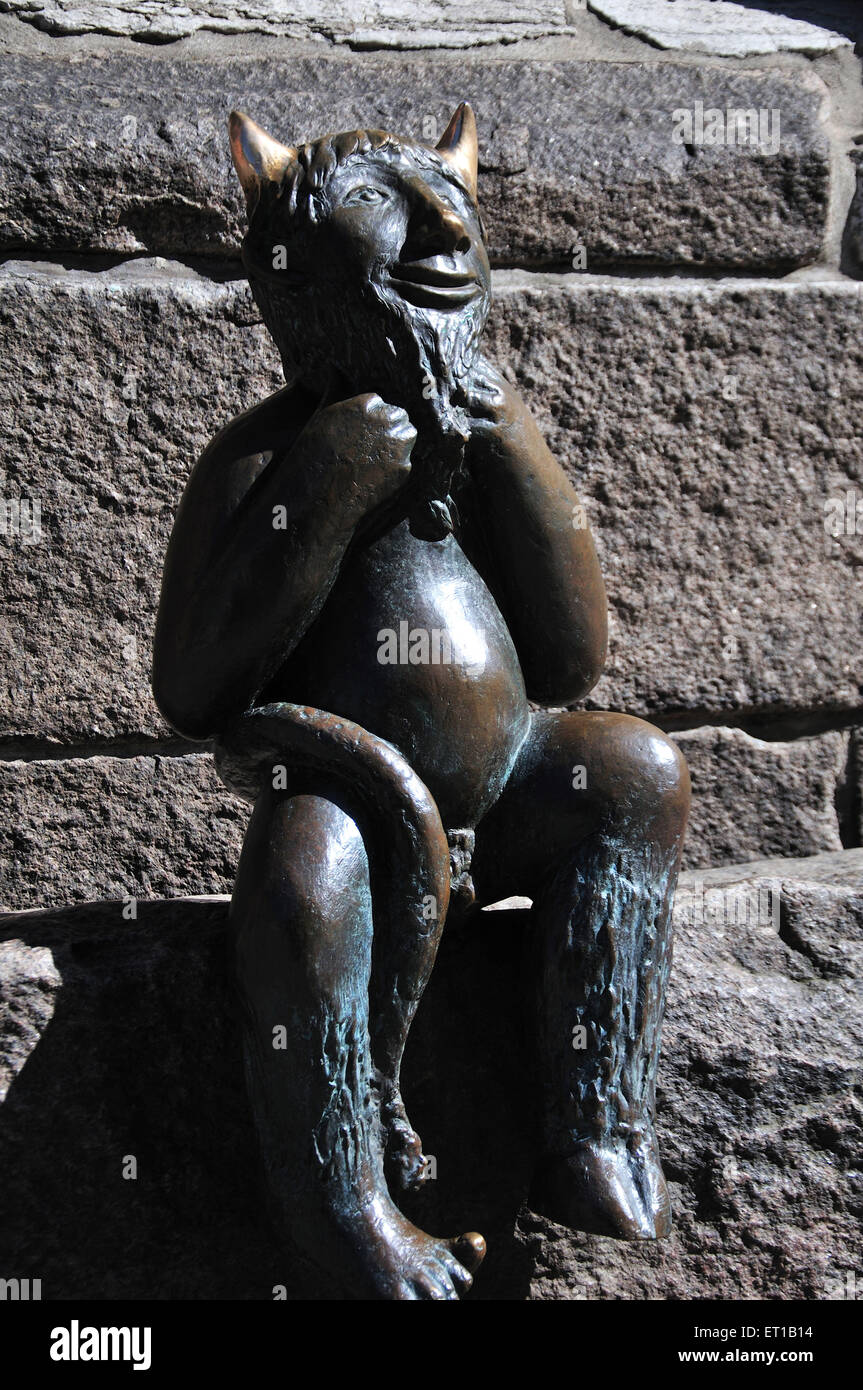 Bronzestatue des Teufels lutherischen Marienkirche Deutschland Stockfoto