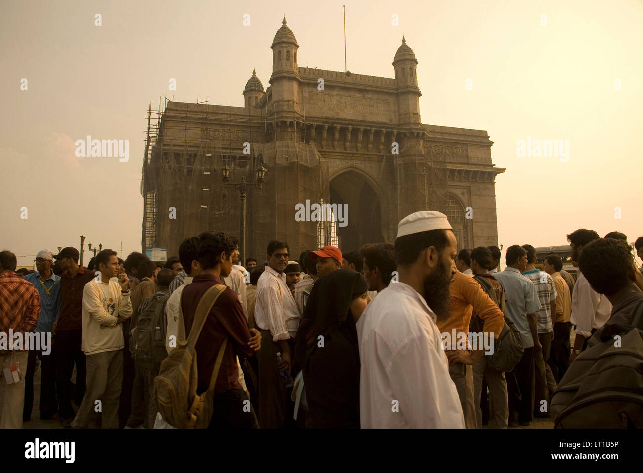 3. Dezember; Menschen in der Nähe von Gateway of India protestieren gegen Terroranschläge am 26. November 2008 in Bombay Mumbai Stockfoto