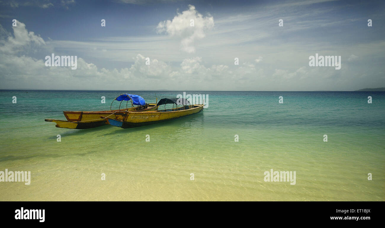 Zwei Boot am Strand von Elefanten; Haveloc; Andaman Inseln; Indien Stockfoto