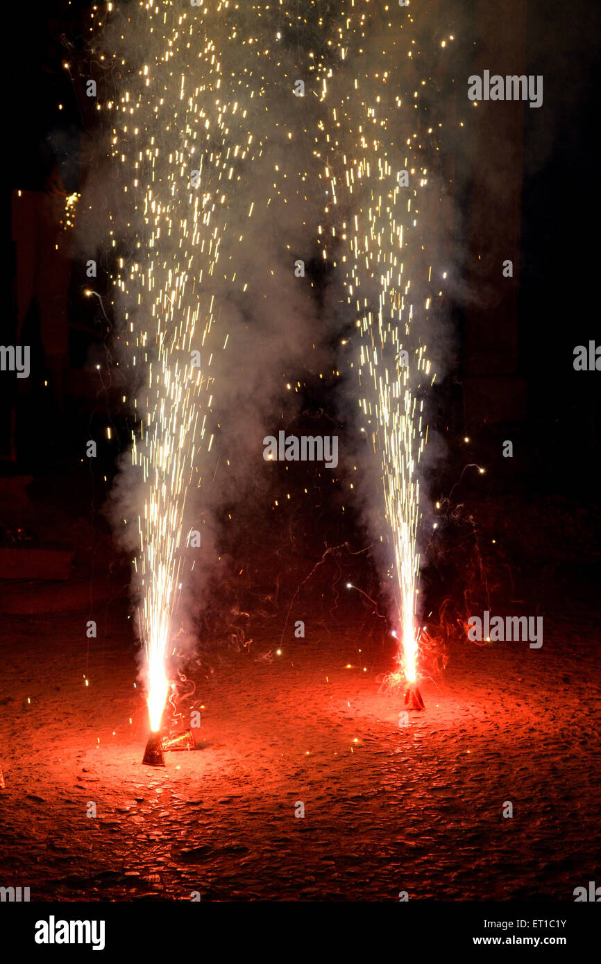 Feuer-Werk Brennen auf Straße anlässlich des Diwali Jodhpur Rajasthan Indien Asien Stockfoto