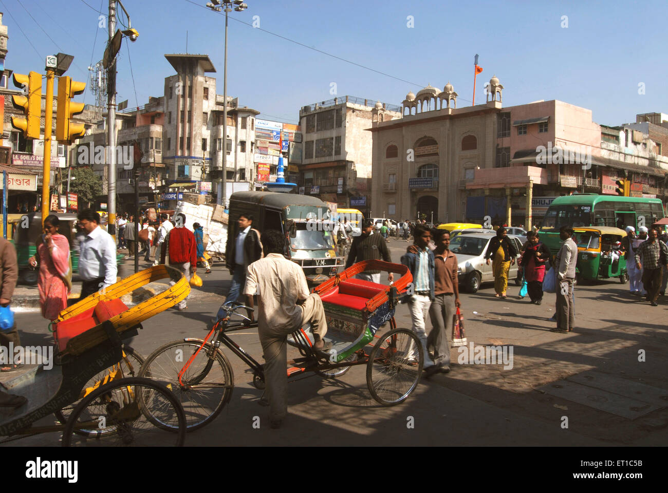 Rikschas fahren; Chandni Chowk; Delhi; Indien Stockfoto