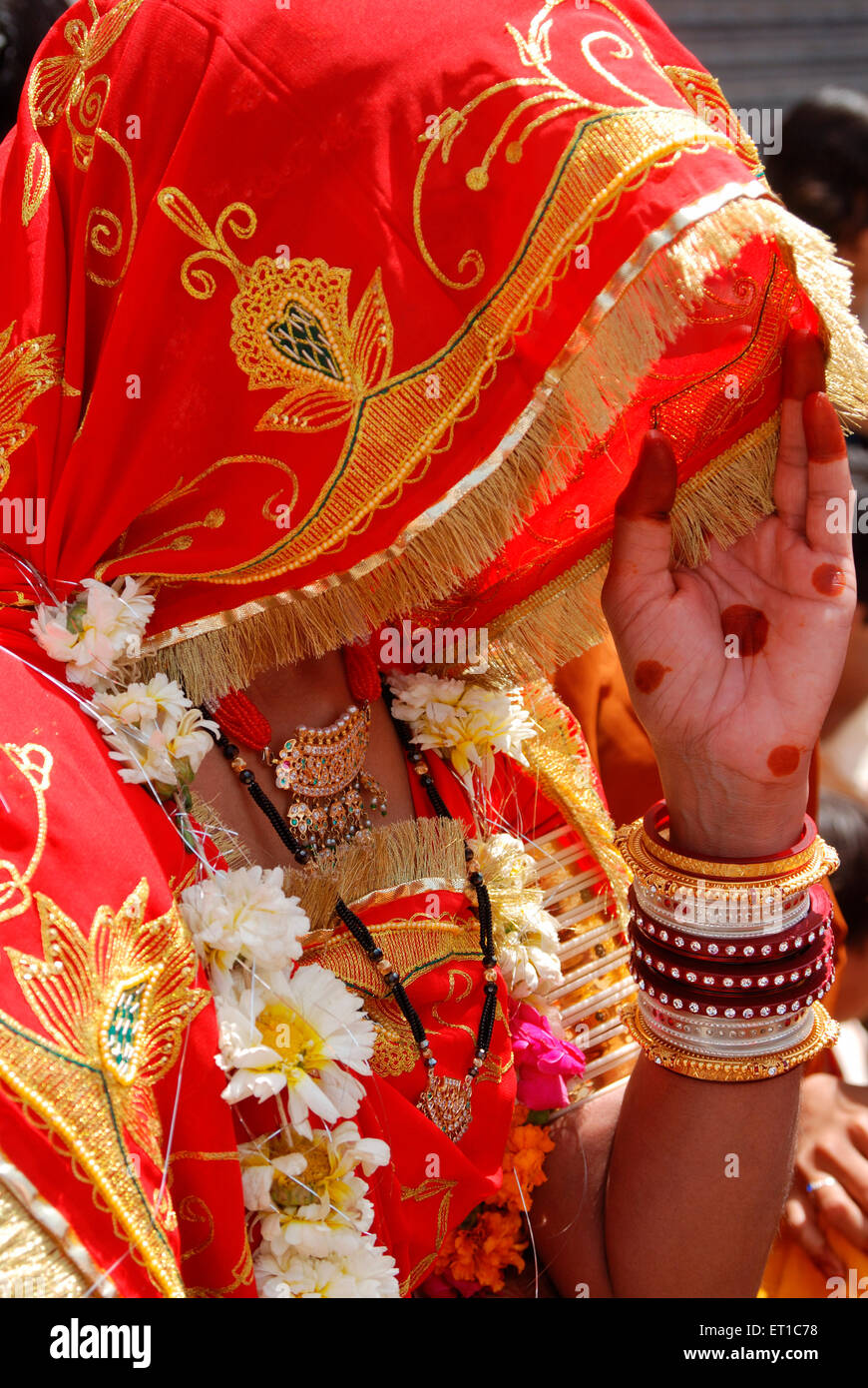 Rajasthani Marwari Frau im Schleier anlässlich des Gangaur Festivals; Jodhpur; Rajasthan; Indien; Asien; Asiatisch; Indisch Stockfoto