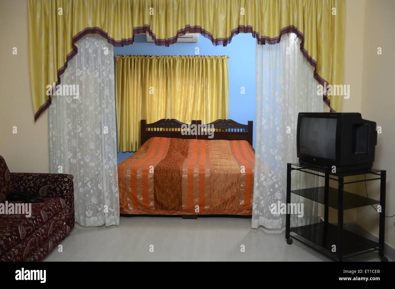 Gut möbliertes Zimmer in Hotel in Jaisalmer, Rajasthan Indien Stockfoto