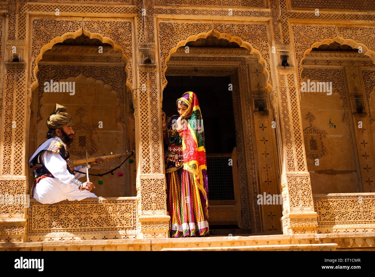 Rajasthani Folk-Sängerin; Khuhri; Jaisalmer; Rajasthan; Indien Herr #704F Herr # 704 Stockfoto