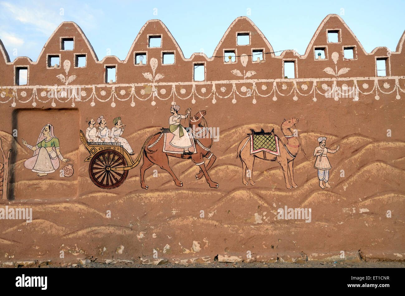 Rajasthani Gemälde an die Wand des Resorts im Dorf Khuri in Rajasthan Indien Stockfoto