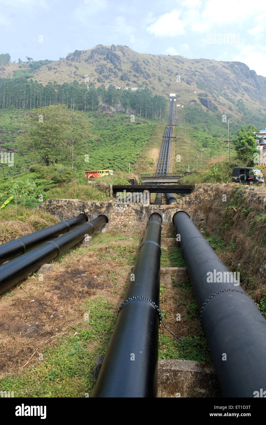 Rohrleitung für die Wasserversorgung für Wasserkraft Strom; Munnar; Kerala; Indien Stockfoto