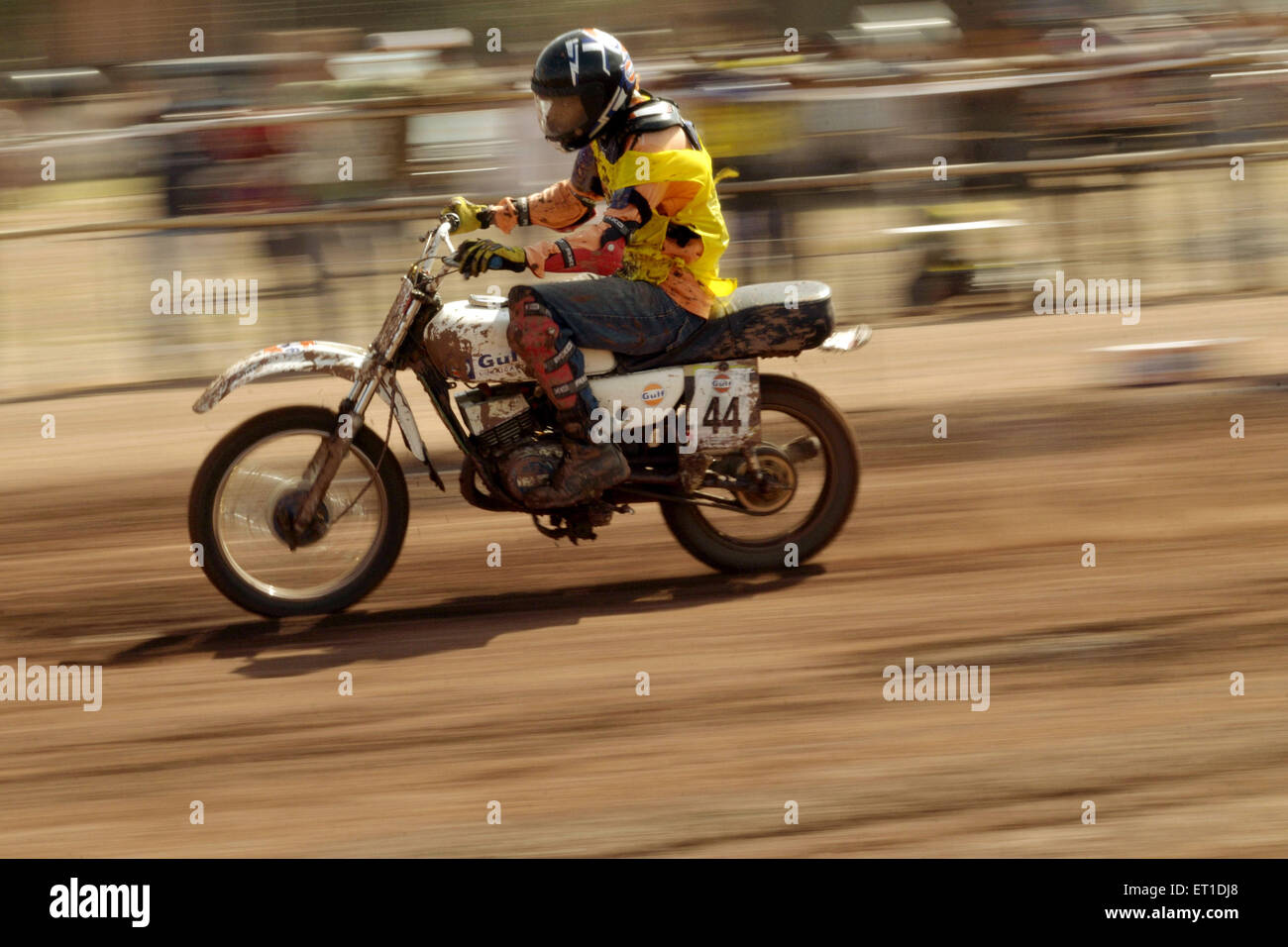 Motorrad-Rennfahrer in Golf Schmutz nationalen Radrennen Jodhpur Rajasthan Indien Asien 2011 Stockfoto