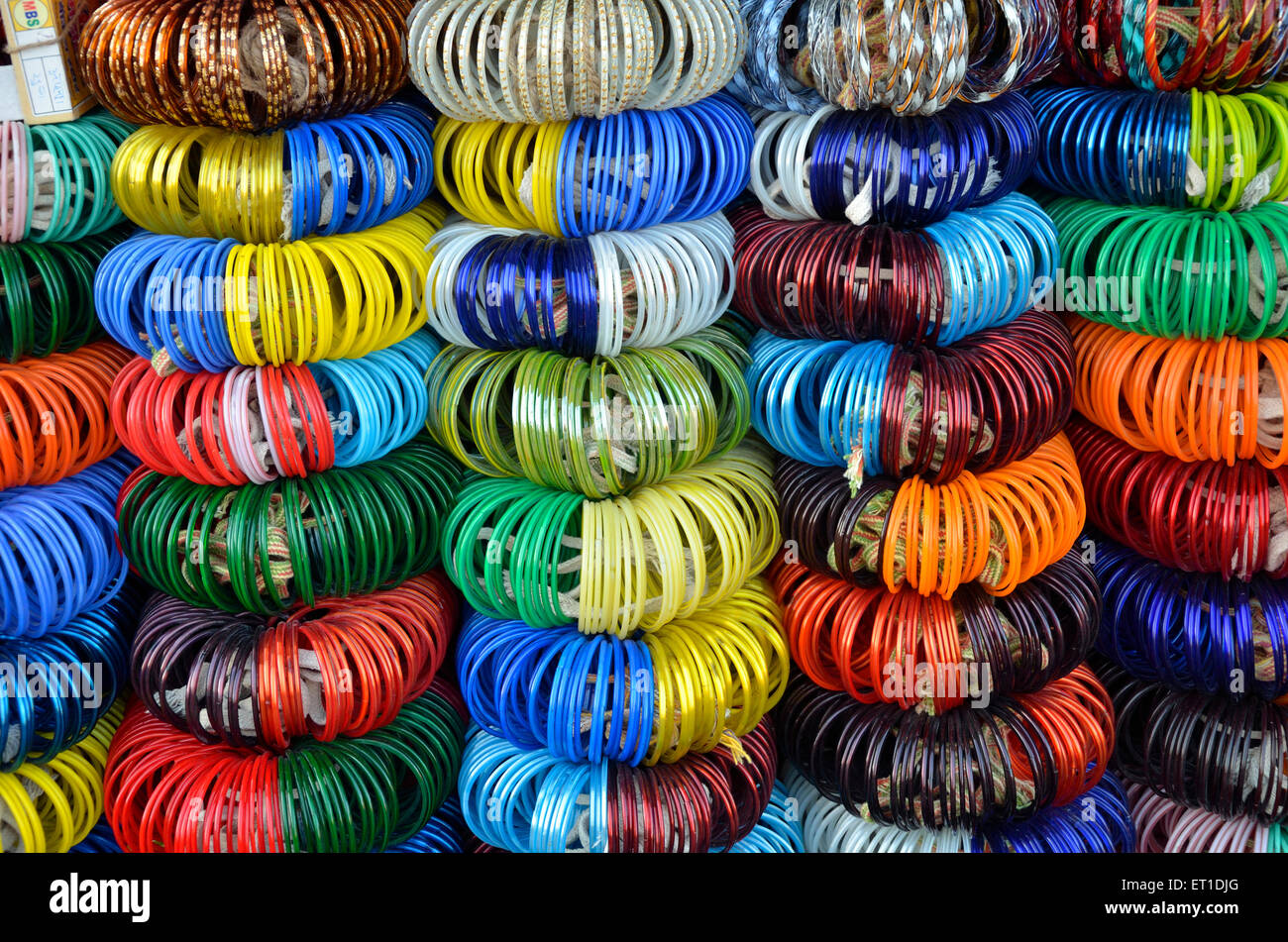 Glas Armreifen verschiedenen Farben Jodhpur Rajasthan Indien Asien Stockfoto