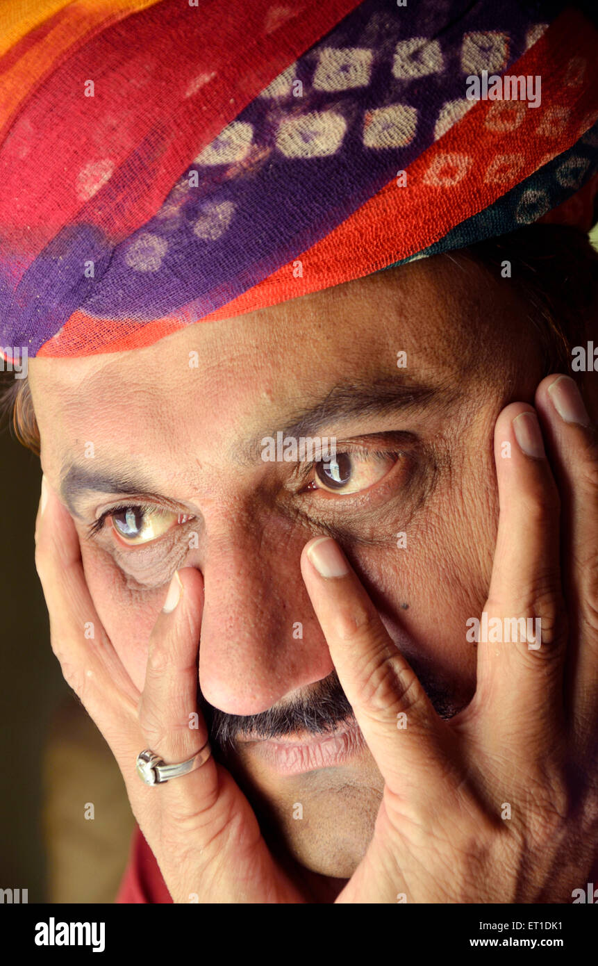 Mann nachdenkliche Stimmung Herr #704 Jodhpur Rajasthan Indien Asien Stockfoto