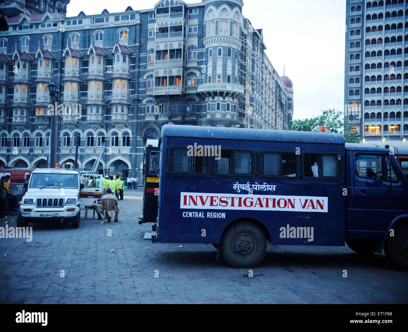 Untersuchung zentrale Region Polizeiwagen stehen Taj Mahal Hotel; Terroranschlag Deccan Mudschaheddin 26. November 2008 Bombay Stockfoto