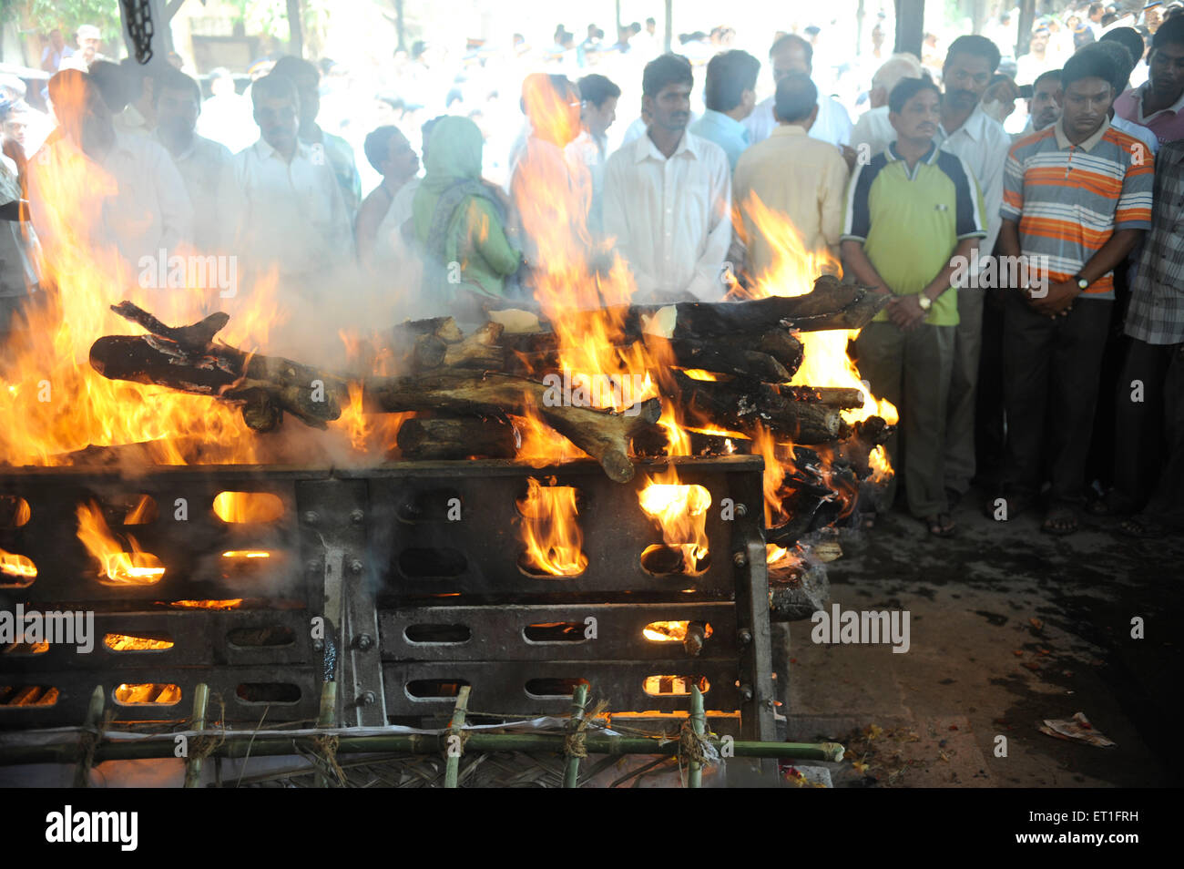 Hindu-Beerdigungszeremonie, Hemant Karkare, Chief Anti Terrorism Squad, tötete 2008 Terroranschläge in Mumbai, Bombay, Mumbai, Maharashtra, Indien Stockfoto