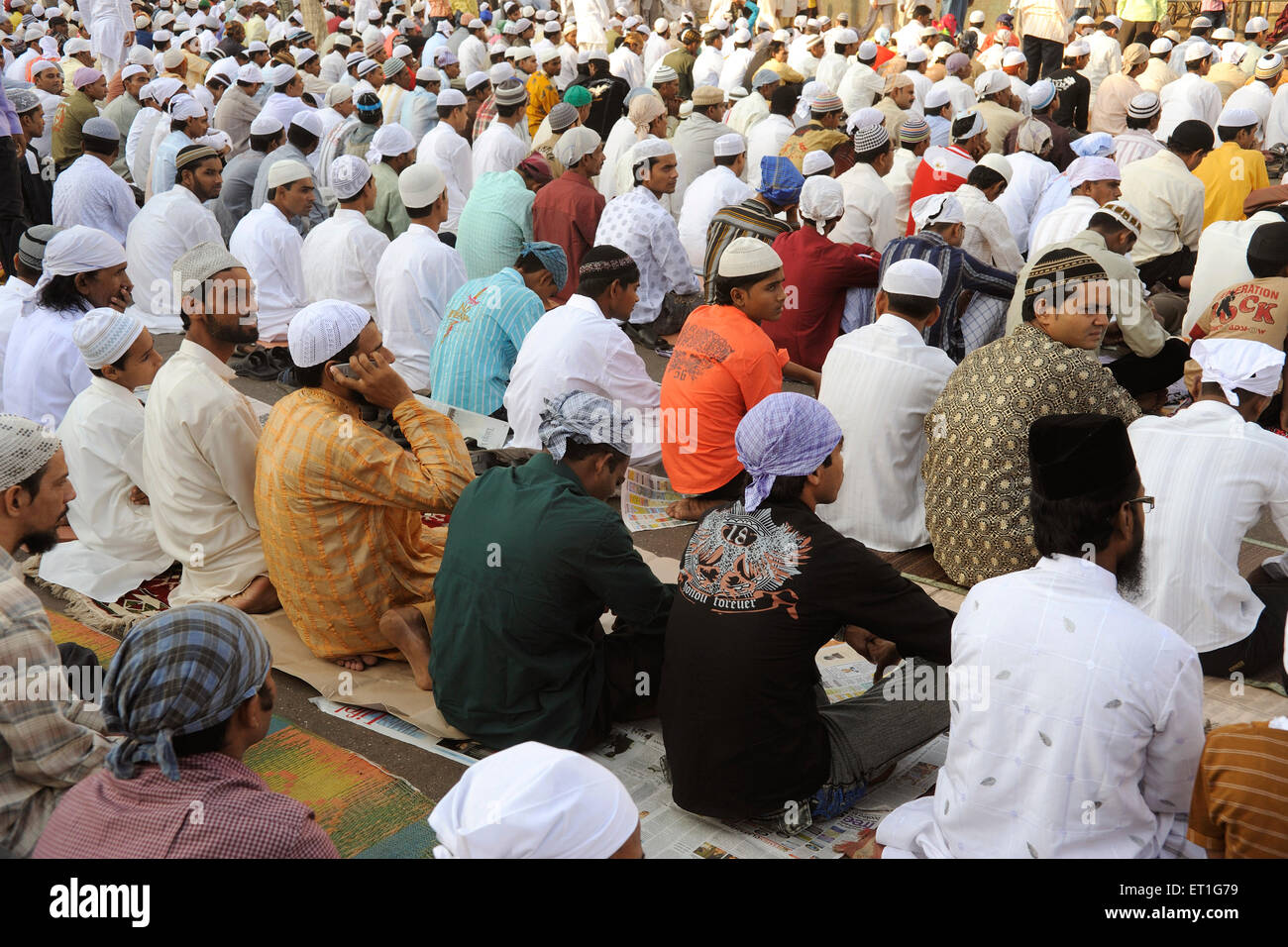 Muslime beten, islamische Anbetung, islamische Gebete, Eid Gebete, Salat al Eid, Eid al adha, Bombay, Mumbai, Maharashtra, Indien, Asien Stockfoto