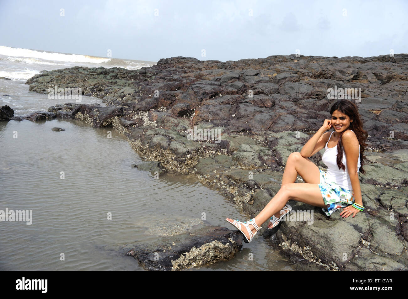 Genelia D'Souza, indische Schauspielerin, Genelia Deshmukh, Model, am Strand, Indien, Asien Stockfoto