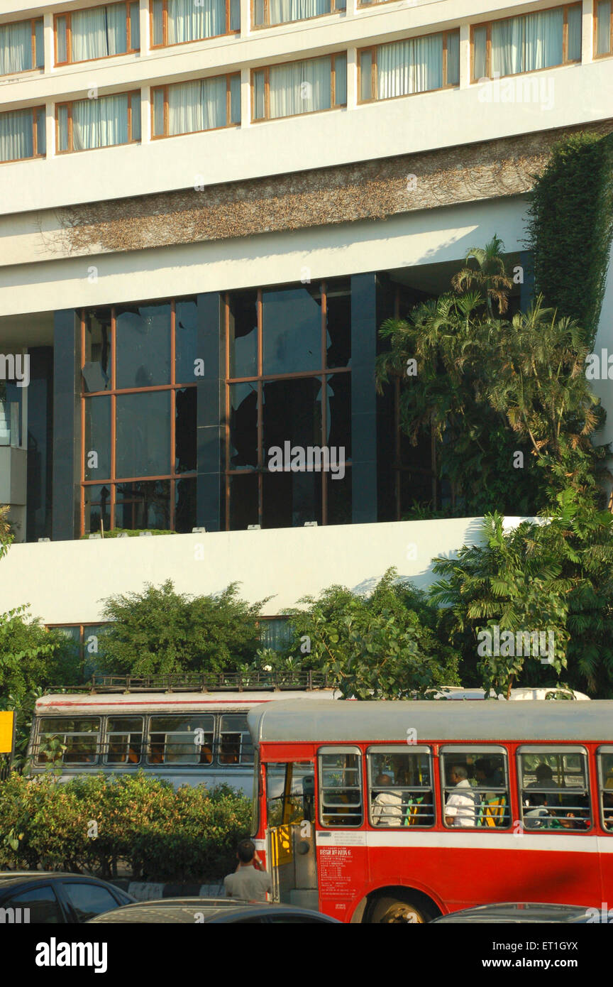 Zerbrochene Fenster nach Terroranschlag, Oberoi Trident Hotel, Nariman Point, Bombay, Mumbai, Maharashtra, Indien, Asien Stockfoto