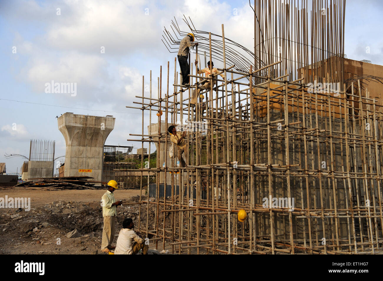 Arbeiten am Brückenbau; Bombay; Mumbai; Maharashtra; Indien Stockfoto